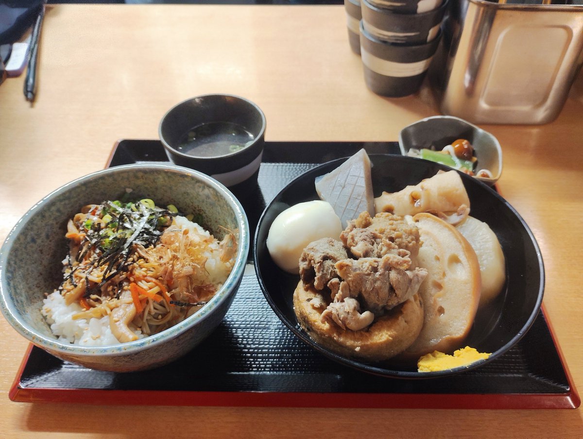 bonesetterYND's tweet photo. 関内『うまみや』

贅沢おでん定食1200円
5年前ベイスターズ通りの地下にオープンしたおでんBAR。期待値を上げてくれる地下店内に広がる出汁のいい香り。北海道産天然昆布と鰹を使ったあっさり関西風出汁を吸った厚めの大根 に牛すじ入も入った贅沢8種類おでんと優しく出汁効いた混ぜごはんも👍✨ https://t.co/RFvQenTX7f