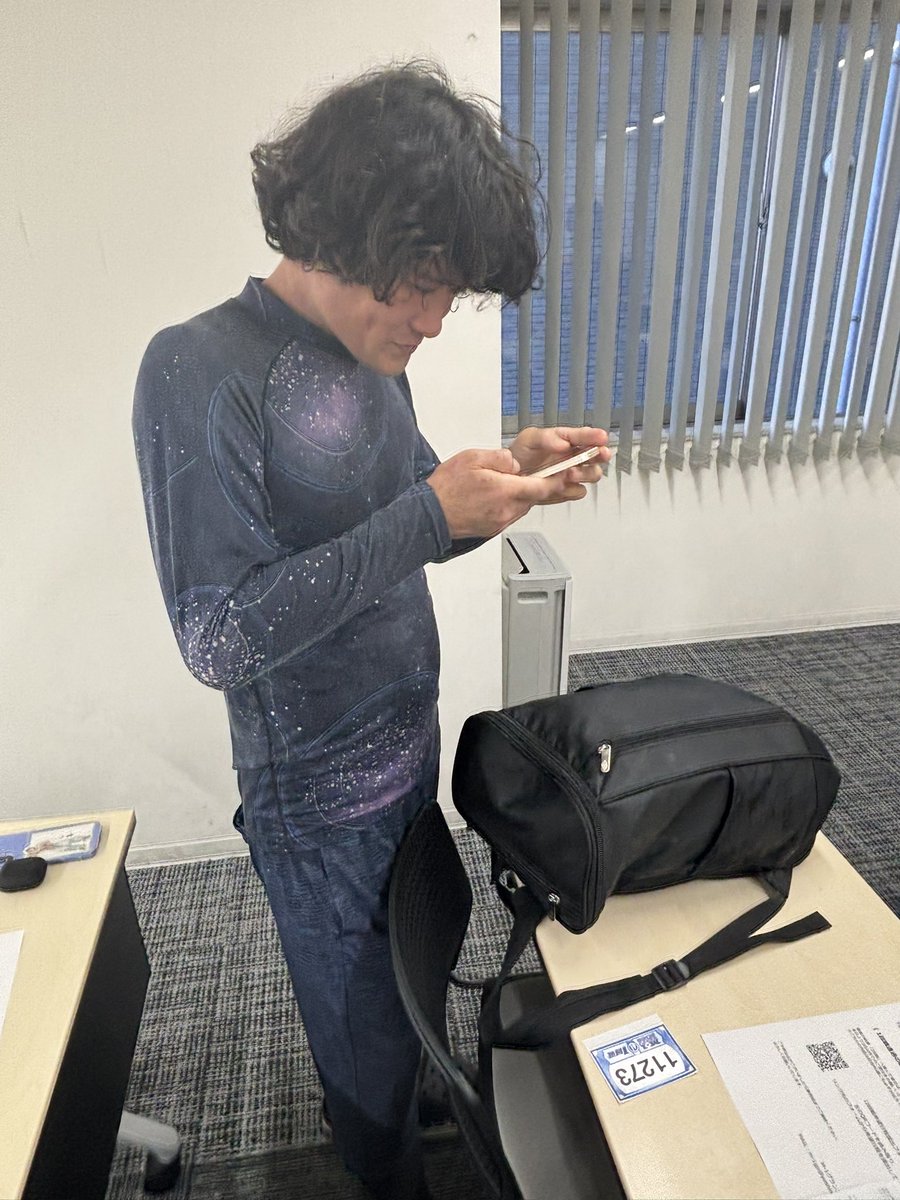 AKIWOROCKS's tweet photo. 4組目、最後のユニットにして
ロッカー野郎が M-1に名乗りを上げます🕶️

大西さん、記録も大事だが記憶に残る漫才にしてやりましょうや🎙️ https://t.co/h7EChLD59M