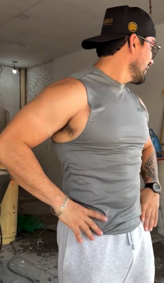 FakesFantastic's tweet photo. Juan Carlos Taurus 🐂🍖cada día más rico y más putico, putico. 🤤🥵😈 Mostrando axilas y ese culote que se gasta. https://t.co/ox7KWdlP2i