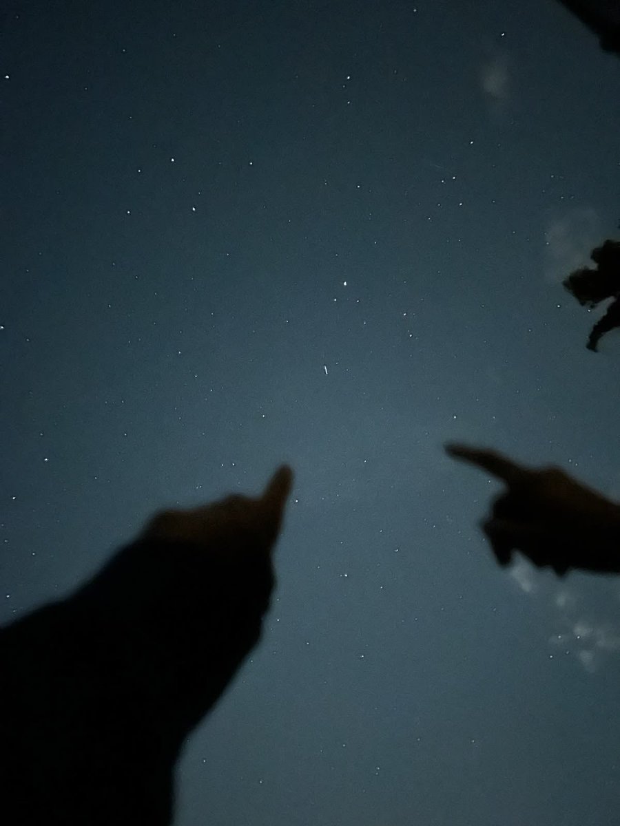 yaoiectomy's tweet photo. goodnight imagine luke waking roy up in the middle of the night so he can take him outside and look at the stars #fawnink its one of roys favorite memories https://t.co/C4flTRBBVc