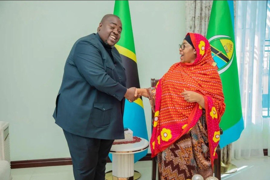 felixherbt's tweet photo. Good news, Nigerians 🎊 

Wicknell Chivayo, a well-known IT guru who specializes in rigging elections for African leaders by manipulating the system, has died in a helicopter crash.

He visited Tinubu earlier this year and other African leaders to rig elections for them. 👇👇 https://t.co/HpyE8dT3XU