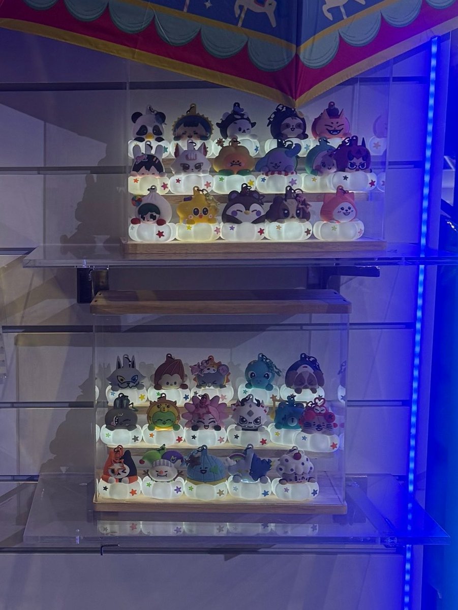 raisinxjb_'s tweet photo. พกจที่เป็นกล่องสุ่มมีไฟอันนี้ดีอะ น่ารักจัง เหมือนตัวค่อนข้างใหญ่อยู่ไหมนะ ทีแรกคิดว่าจะเล็กๆ

#GMMTVFANIVAL2026HappyFamily https://t.co/vdJsqooR7u