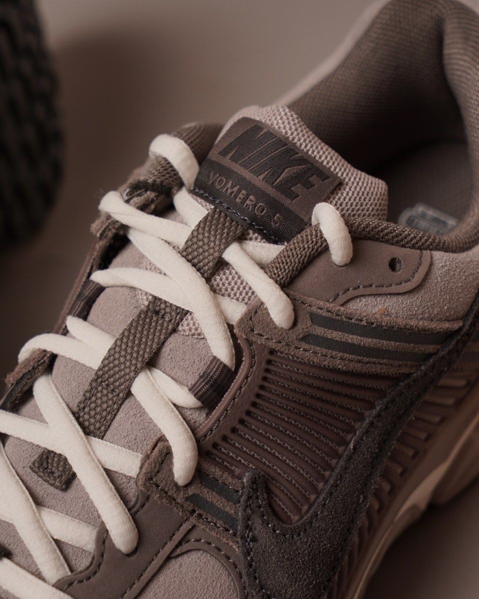 SneakerShouts's tweet photo. 40% OFF + FREE SHIP 🔥 
Nike Zoom Vomero 5 SE “College Grey” 

BUY HERE: https://t.co/rJMIw2TOnY https://t.co/cYlROXl4nw