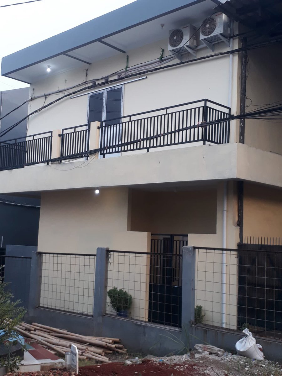 srhmldh's tweet photo. Hai halo semuaa aku mau #infokost buat yg lg nyari kost khusus putri di mampang, jakarta selatan 

Kost Bang Aan

📍samping Masjid Baitul Halim, belakang pool blue bird, Jalan Mampang Prapatan V

💰under 3jt
✨ Kamar luas
✨ bangunan baru bgt jadi https://t.co/pkPEd8cF94