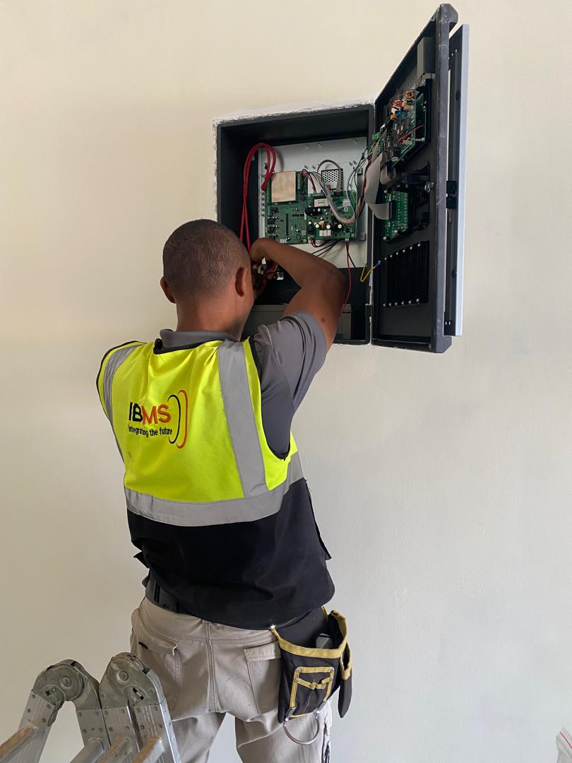 ibmsafrica's tweet photo. 🔥 Last month in Bumbogo, our technicians installed a fire alarm system. Scroll to see the control panel and manual call point installation. 👇

#FireSafety #Bumbogo #Rwanda https://t.co/GGZzixB3Us