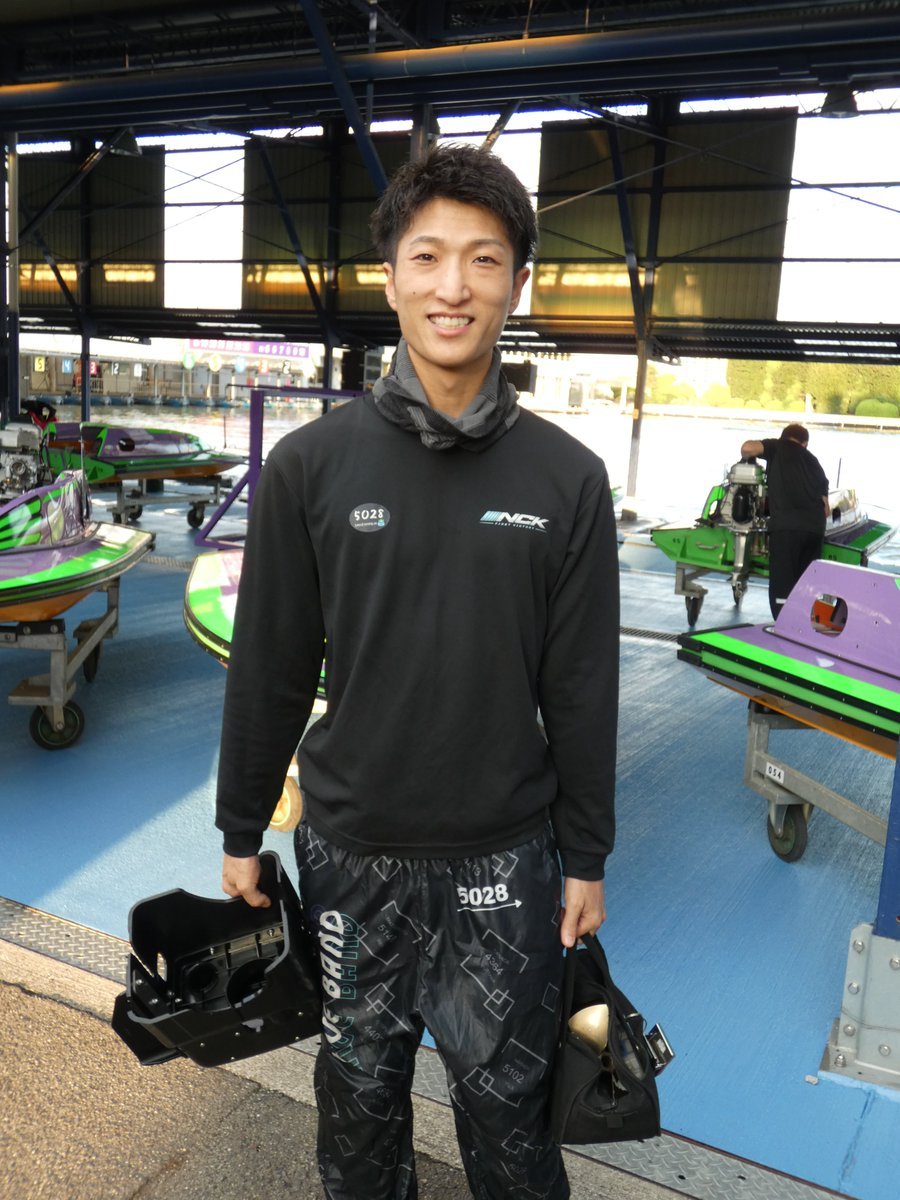 hochi_boatrace's tweet photo. 住之江、東京・大阪・福岡三都市対抗戦（前検日・３０日）

前検日、原田才一郎が引いた７１号機は３５％の中堅クラスも展示トップをマークするなど好感触を得た。 https://t.co/duSH18mWcJ