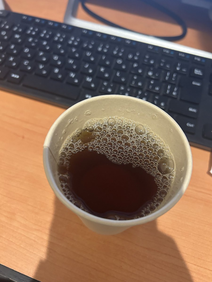 u3hmzy's tweet photo. 烏龍茶だけどギリギリしっこだろこれ https://t.co/o4E507PqdR