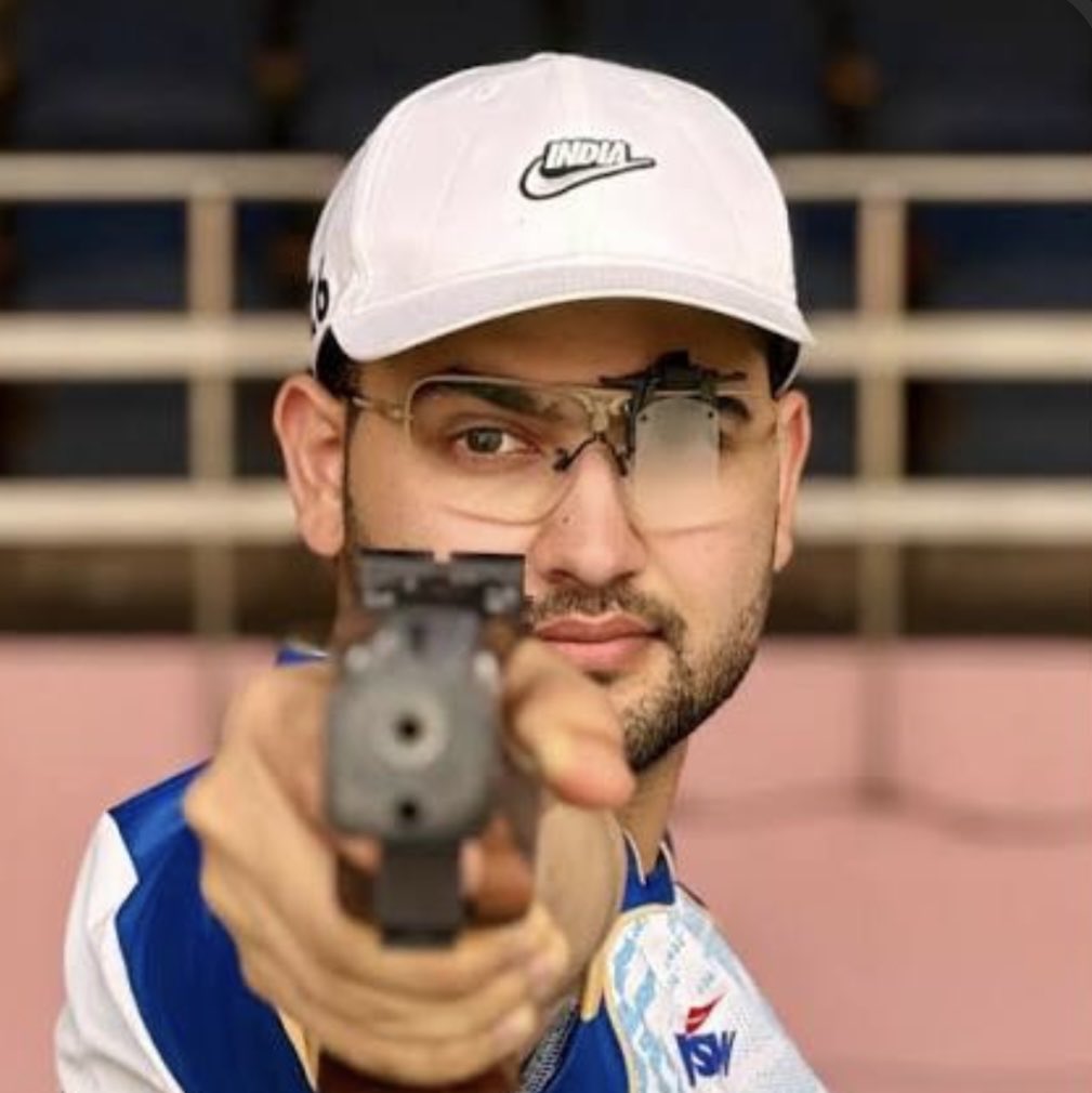 shivasportsind's tweet photo. #Shooting #Men25MRapidPistol 

#Anish saved by 3rd Korean shooter &amp; His inner 10’s ,He qualified with 576-17X , He moved into finals 🔥❤️

 #Teamindia

#Asiangames

@VishankRazdan @Flydon8 @Sammy58328 @Eighty7_Fifty8 @Anmolkakkar27 @the_anandgoyal @AntikBasu80384 @Navinsports https://t.co/0JAjxRaFCT