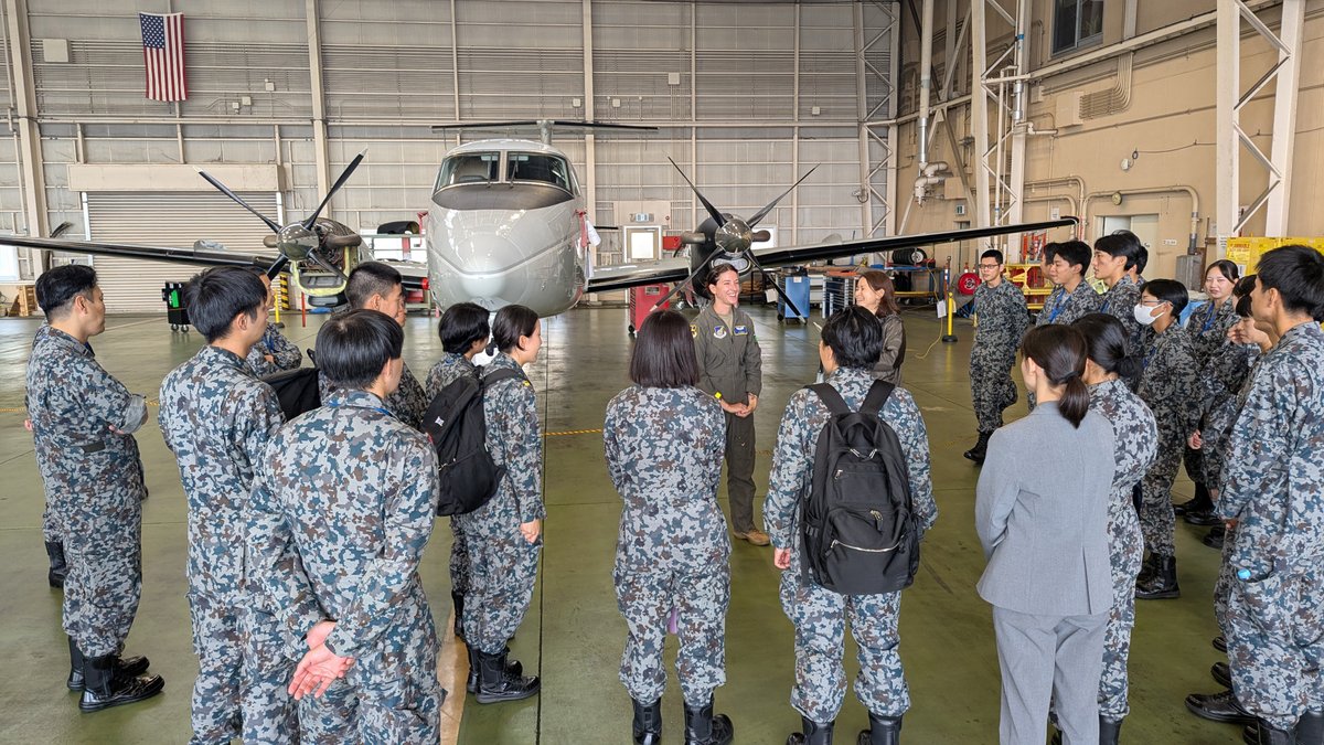 JasdfYokota's tweet photo. 航空自衛隊横田基地は、新着任空士集合訓練を行いました。
各種教育や研修を通じて、自衛官として必要な基礎を習得しています。
新着任隊員のこれからの活躍にご期待ください！

#航空自衛隊　#航空自衛隊横田基地　#集合教育 https://t.co/SFGdIZB2Mr