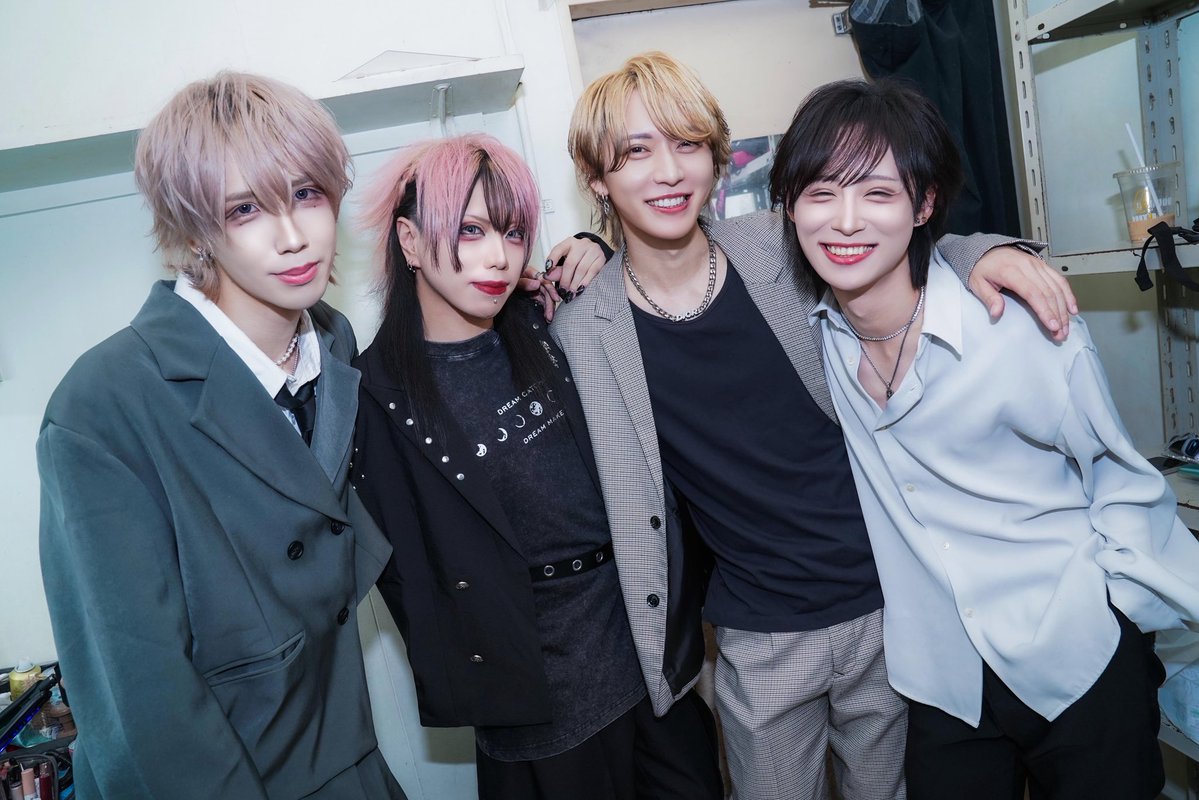 suzukazerin_pc's tweet photo. 何年経っても変わらないものっていいよね https://t.co/9odsCUygtP