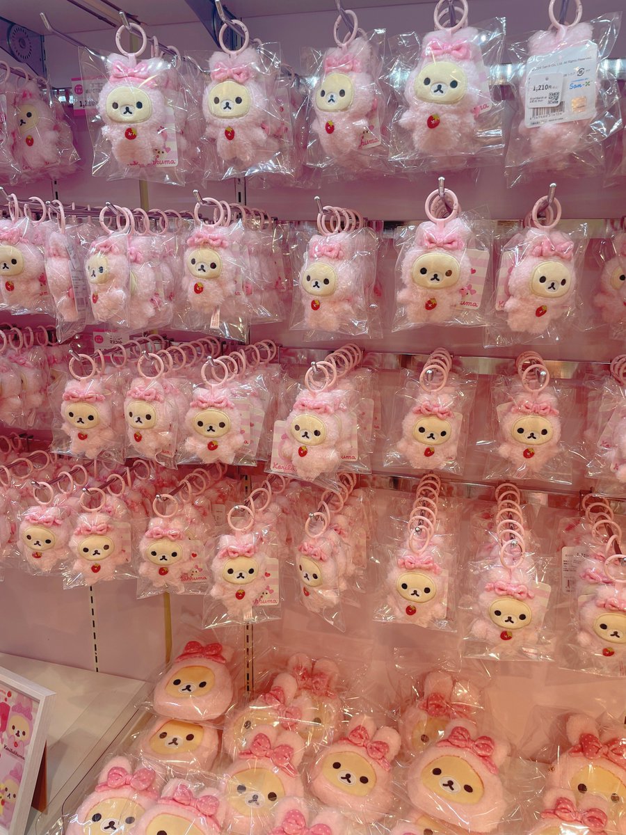 mochidot__'s tweet photo. コリラックマうさぎポップアップ🐇🍓
可愛すぎた😭😭
たくさんの小さいコリが連れてってもらうの待ちわびてて可愛すぎた😭🌷 https://t.co/wCzXTEypFt