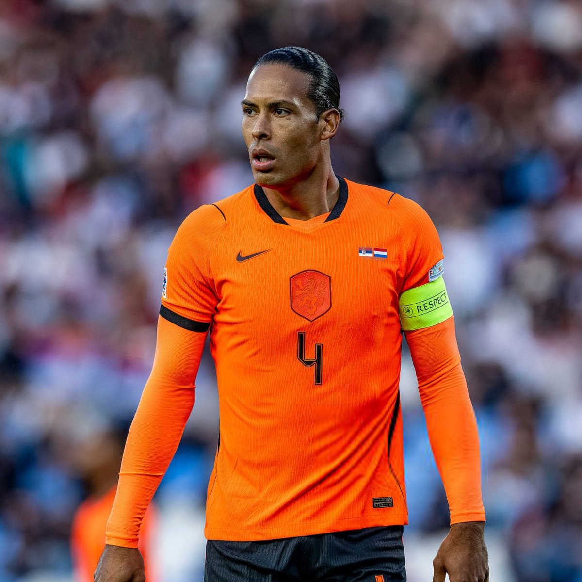 TouchlineX's tweet photo. 🚨 𝗡𝗘𝗪: Xavi is considering using Virgil van Dijk in a position that he usually NEVER plays in.

Xavi is considering playing him as a right centreback, now that Jan Paul van Hecke got injured. https://t.co/dPWXs5hieN