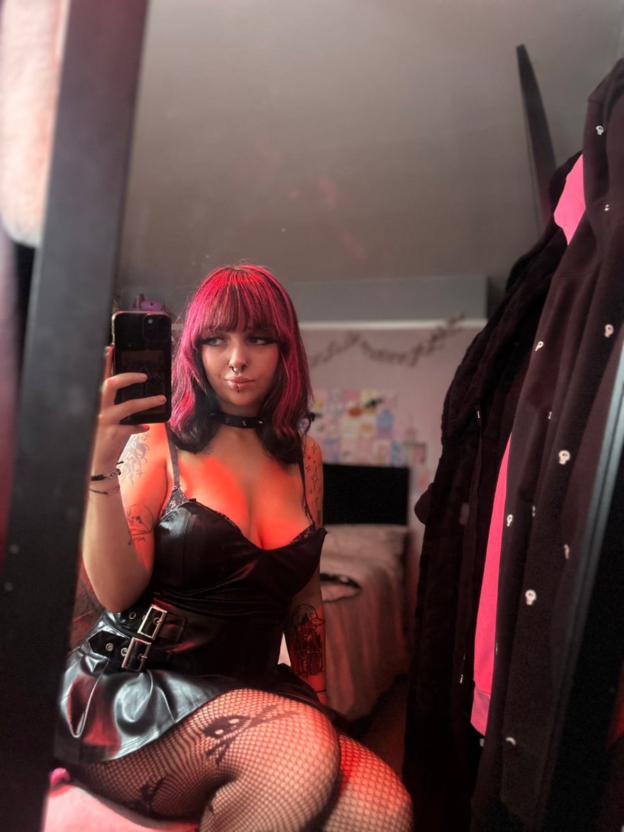 angelspiceex's tweet photo. fishnets really bring out my bad side 🫣 https://t.co/GuiWe3Wlii