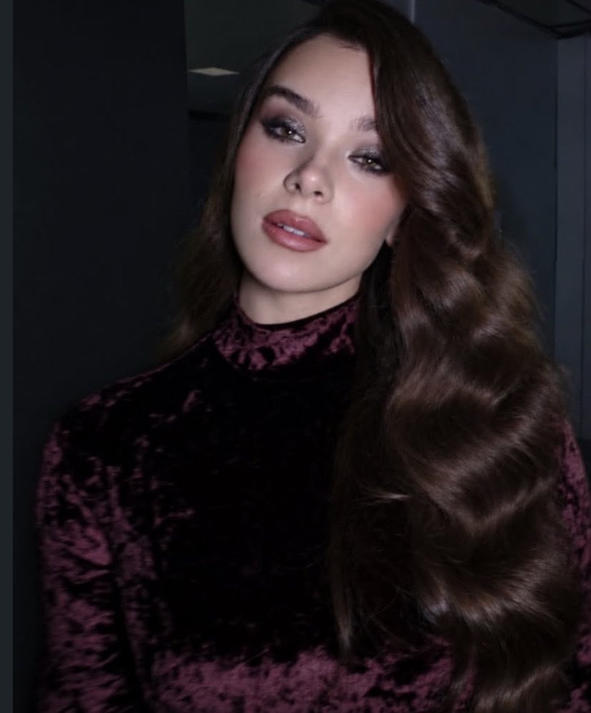 123lili234's tweet photo. Hailee Steinfeld 🔥🔥🔥🔥 https://t.co/wvRD9lQhLM