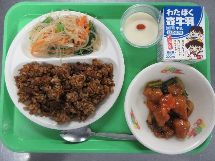 SaitamaCityPR's tweet photo. 【「地元シェフによる学校給食」を実施します】
さいたま市立小・中・特別支援学校３４校で「地元シェフによる学校給食」を実施します。詳しくはリンク先へ。https://t.co/t0UPImvgLd https://t.co/dUOoC2RTjs