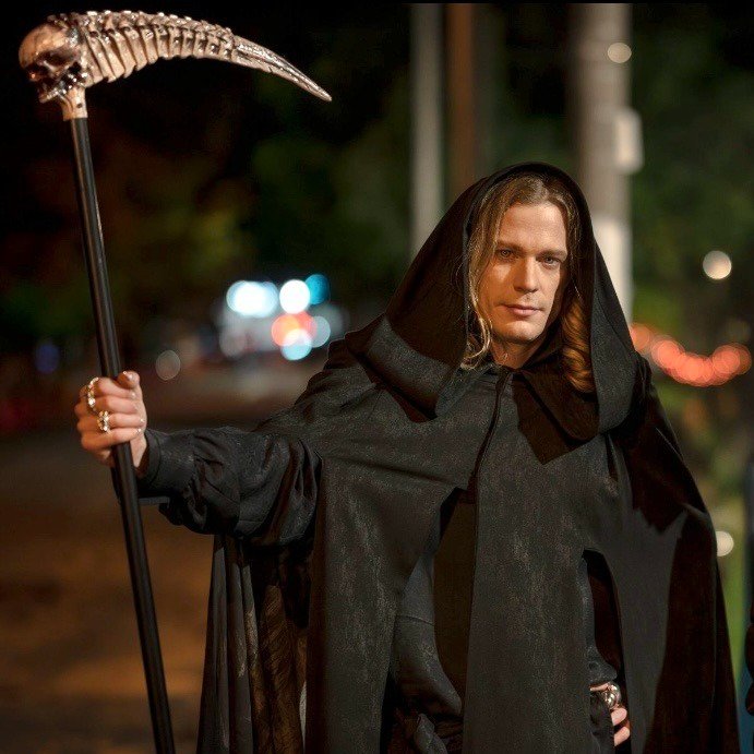 lestatgothic's tweet photo. It’s officially Halloween month! 🎃🍂🪾🦇 https://t.co/hlojymByXM