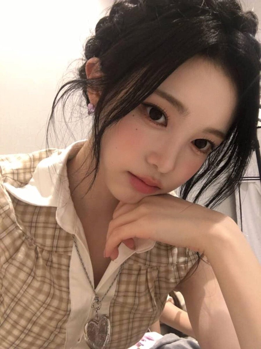 jeondleean's tweet photo. come on i’m accepting compliments 💅🏻 https://t.co/5BptXarVpb