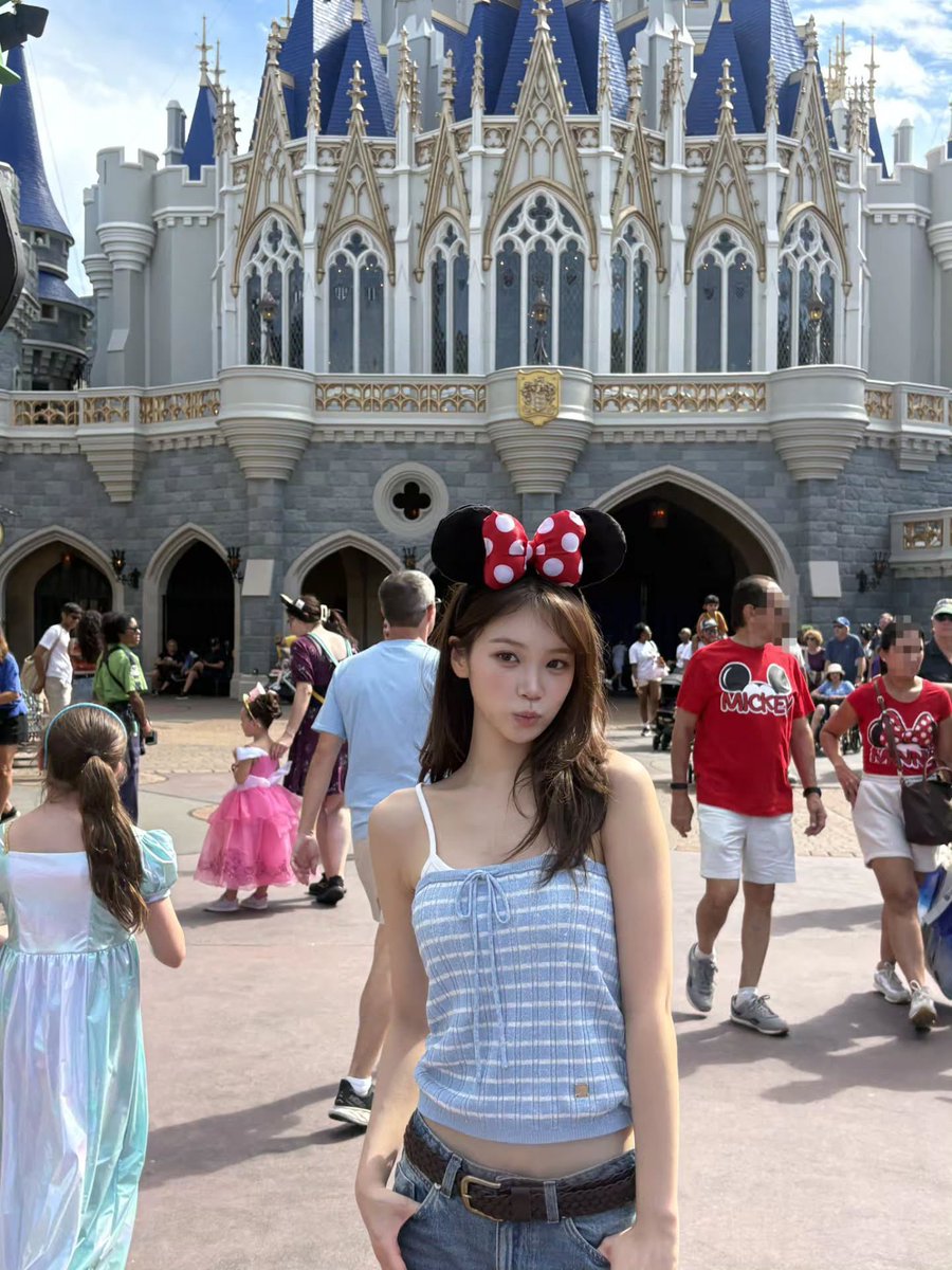 kimdodok81's tweet photo. Disney date with Minnie Chaewon ❤️ https://t.co/9tirLA2Ddt