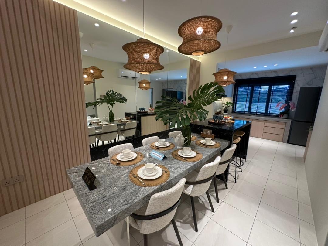 NApropertyhub's tweet photo. Rumah Teres 1.5 Tingkat Freehold dekat Tambun yang semua bilik boleh jadi master bedroom 😆🤍

🛏️ 3 bilik tidur | 🛁 3 bilik air
📐 20’ x 69’ 
💰 Harga bermula RM373k

📍 +-5 min je dari Lost World of Tambun, Sunway Medical Center &amp; the upcoming Sunway Mall https://t.co/g7MtSh1dcs