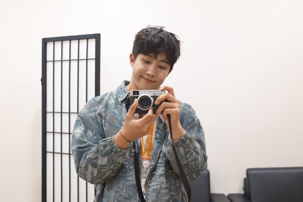 JINJIN_offcl's tweet photo. [💬]

로하 오랜만!!ㅎㅎ

#진진 #JINJIN https://t.co/Tx3LaO9TwW