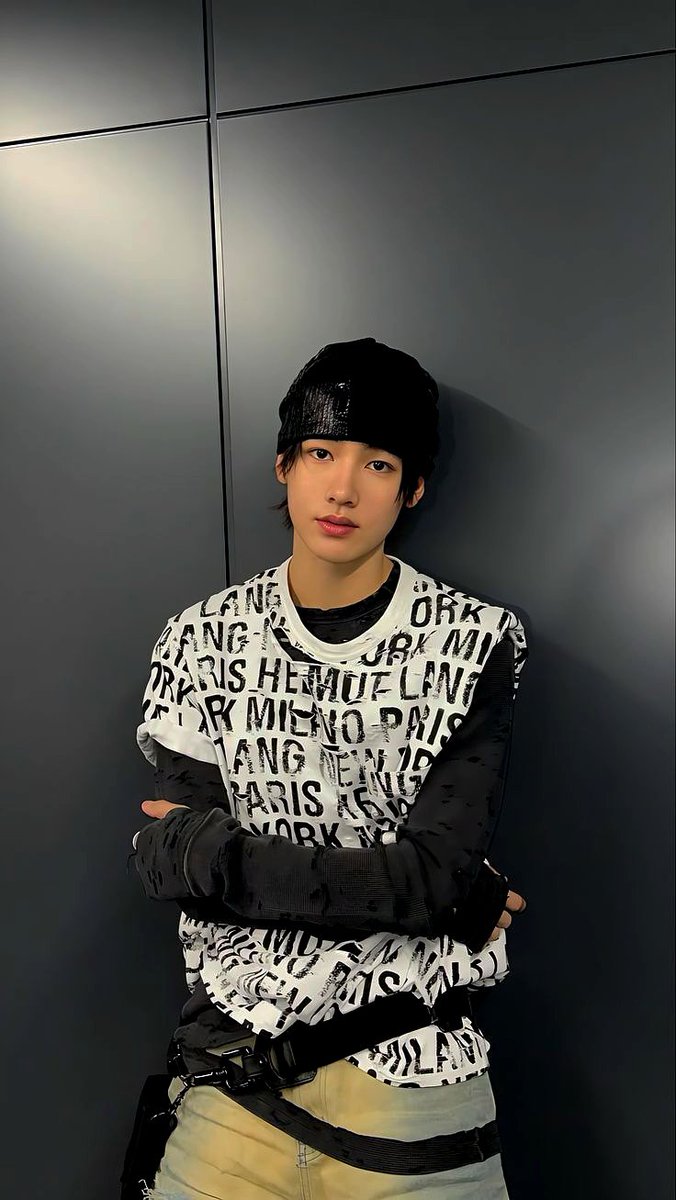 chaeeshy's tweet photo. #seonghyeon 🖤🤍 https://t.co/5P72EHkdVz