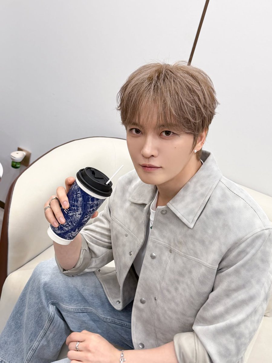 Kkorepo's tweet photo. #ジェジュン、ビハインドカットで魅せた圧倒的ビジュアル…温かみのある眼差し
🔗https://t.co/ssAPR0wGOC https://t.co/84pchxvD2M