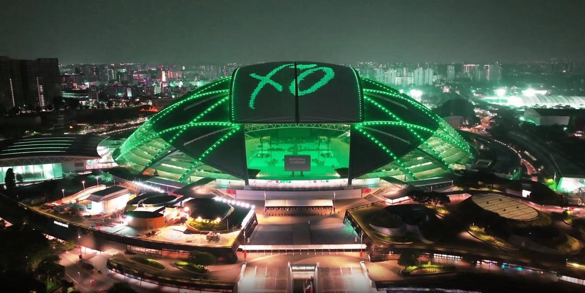 theweeknd's tweet photo. SINGAPORE https://t.co/8Dzr4PgH2x
