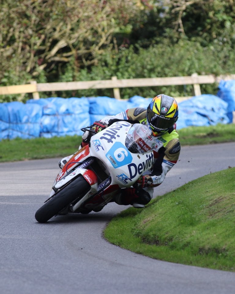 Lintinracing's tweet photo. #throwbackthursday to 2017 at Oilver’s Mount. Place I did parade lap around there recently, my knees were no where near the grass though. But was fantastic to ride a race bike again and do it. Hopefully ride one again soon. #OM2017 #parade2026 https://t.co/IDS1p0c2J7