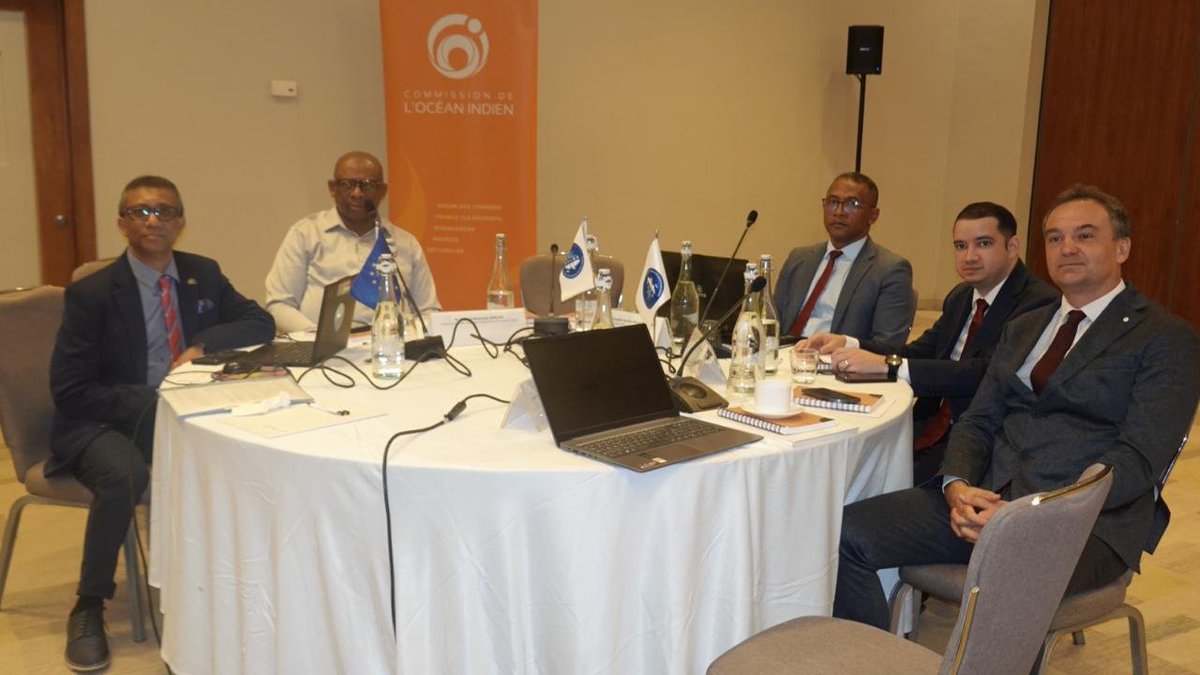 RMIFCenter's tweet photo. AP-IOC Seminar | Mauritius 🇲🇺
RMIFC & RCOC join the AP-IOC seminar on Blue Economy, Sovereignty and Maritime Security, highlighting the importance of regional cooperation and maritime governance.
#RMIFC #RCOC #APIOC #IOC #MaritimeSecurity #BlueEconomy https://t.co/lx9SVBYd1i
