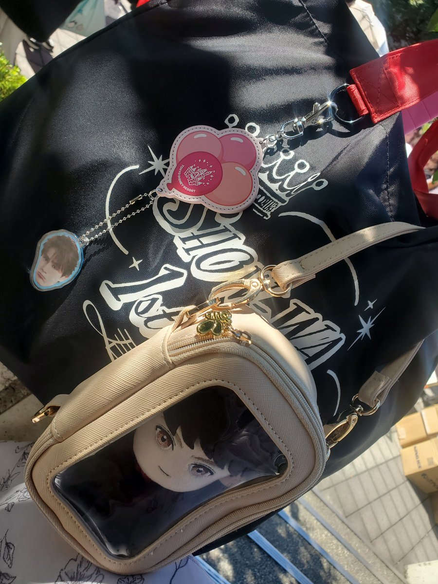 cha8_25's tweet photo. @g07_70fy かしこまりました！いま伺います！
服装のご提じありがとうございます❁こちらグレーの花柄のワンピース、黒いりぼんのショルダーバッグ、画像のツアばを持っておりますので目印していただけましたら幸いです🙆🏻‍♀ https://t.co/P9Goax7IGP
