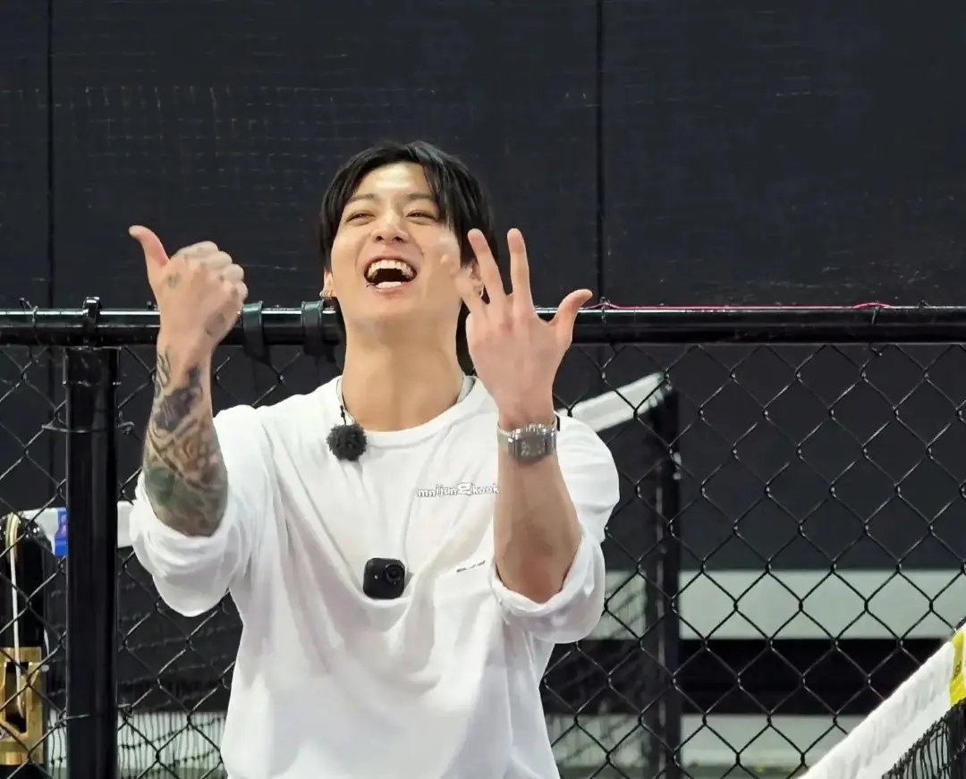 jungkoo_gukkk97's tweet photo. Run BTS~ https://t.co/ejYBMOFrGQ