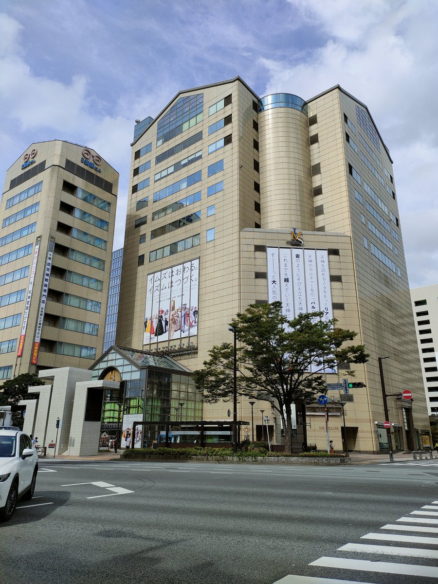 HAKATAmon2468's tweet photo. いつかの福岡天神
恐らく懐かしい光景かなあと https://t.co/Vyxfk0rvDu