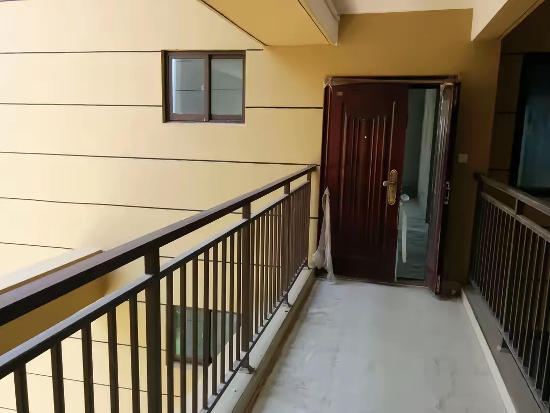 cawaiift's tweet photo. This tall building has a long corridor, and we quickly grabbed the document to finish the report. https://t.co/6hgjueWmkF