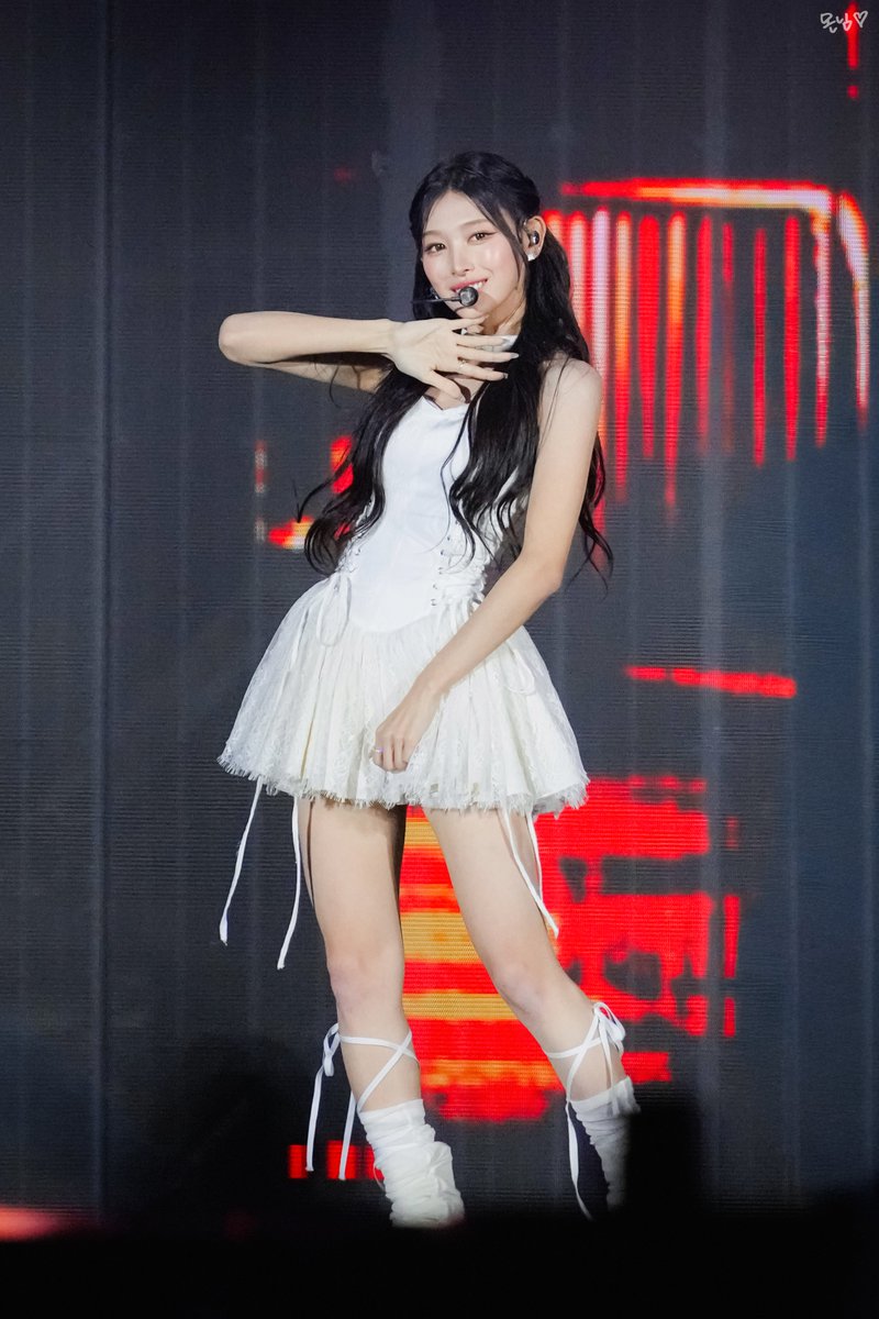 mon__nim's tweet photo. 260919 2026 TMA(더팩트뮤직어워즈) - 리센느 미나미

#RESCENE #리센느 #リセンヌ #미나미 #MINAMI #ミナミ https://t.co/eSoIL9HetN