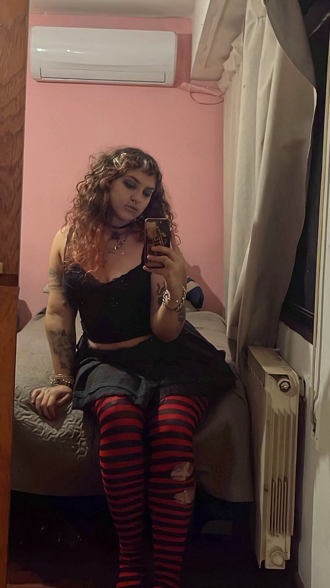thepunkvenus's tweet photo. A punk Goddess is gonna put you on your place and take control of you tonight. https://t.co/MMw7RE87Hd