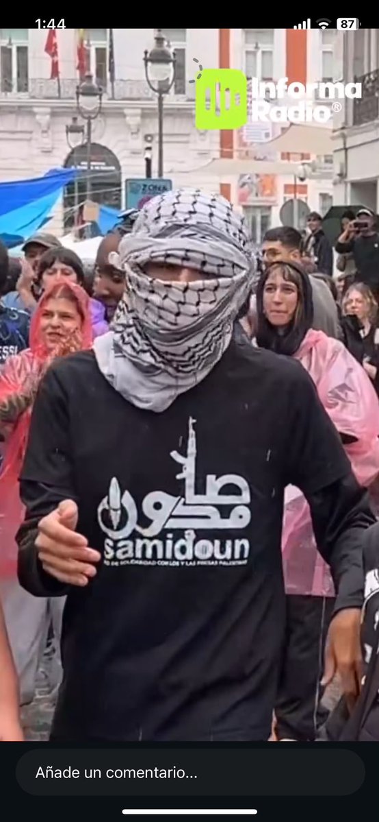 hermanntertsch's tweet photo. El gobierno ya tiene comandos violentos con presencia de Samidoun que es una organización terrorista palestina que está prohibida en diversos países de Occidente. E la Puerta del Sol se dedican a agredir a periodistas y otros. La violencia empieza a ser de nuevo la caracteristica principal de esa izquierda que tiene Sánchez para sus trabajos sucios callejeros.