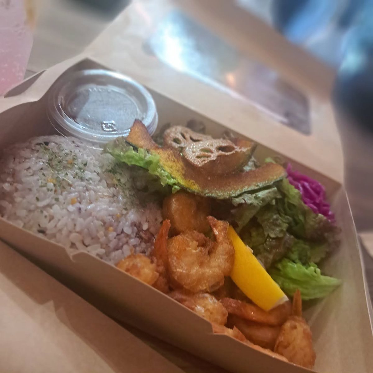 JudsonDeteqm's tweet photo. I visited LB Cafe, right in front of Fukakita Ryokuchi Park. Dogs are welcome, so I brought mine along. We had garlic shrimp, while my dog enjoyed venison quiche. We both devoured our meals! Afterwards, we played at the park’s dog run. Thanks for https://t.co/oSgKDRjOl1