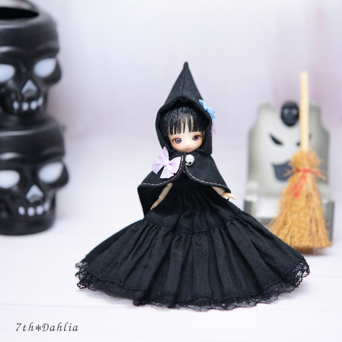 littlepolish1's tweet photo. ハロウィンをミゼットドールちゃんと一緒に楽しみませんか♪
@7thdahlia 様ハンドメイドの素敵なドレスセットをお預かりしました♪
ミットドールサイズのコウモリケープ・ドレスセットです✨
近日販売いたします。（販売数２点です）
#7D服 https://t.co/3te3OTwOkz