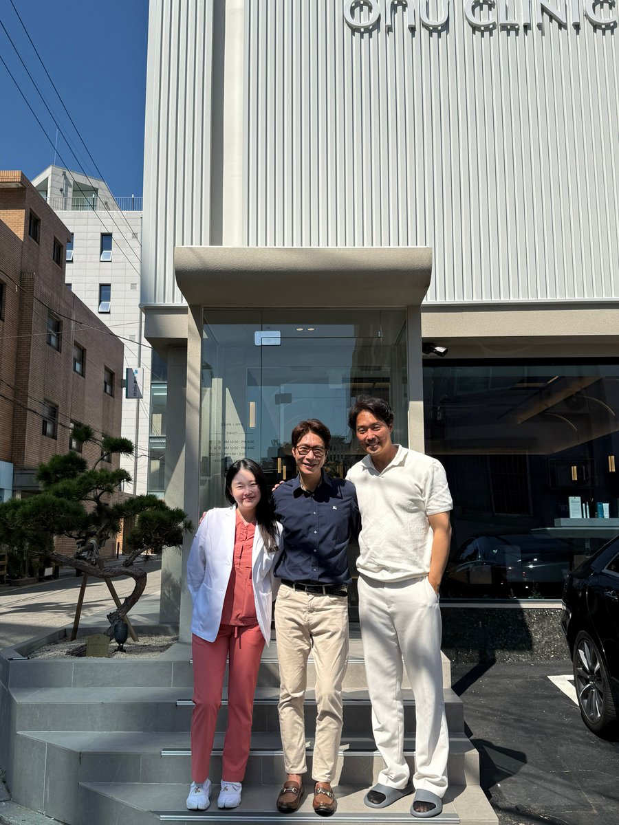 onu_jp1's tweet photo. いつお会いしても嬉しい、コ・ジヨンさん 😊

いつもOnu Clinicを信頼してお越しくださるコ・ジヨンさんとご一緒しました。

大切なご縁が長く続いていくほど、私たちの感謝の気持ちも少しずつ積み重なっていきます。

お越しいただくたびに、より健やかで心地よい毎日を過ごしていただけるよう、コ・ジヨンさんのウェルネスに細やかに寄り添い、サポートすること。
それもまた、Onu Clinicが大切にしている想いのひとつです。

いつも変わらぬ信頼を寄せてくださり、ありがとうございます。
これからも変わらない想いで、コ・ジヨンさんの健やかな毎日に寄り添ってまいります。

#OnuClinic #コジヨン #江南クリニック #ウェルネス #ウェルネスケア #パーソナルケア #健やかな毎日