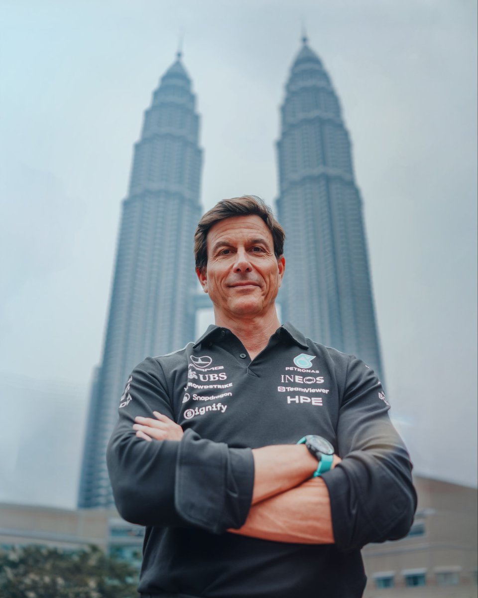 MercedesAMGF1's tweet photo. The Boss in KL 🇲🇾💚 https://t.co/m3v8AQ7r1j