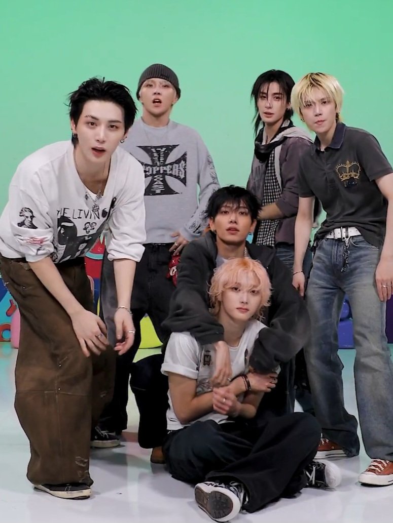myeongiwa's tweet photo. really love jaehyun's natural skintone 🥹♡ https://t.co/M0MOjYf6bt