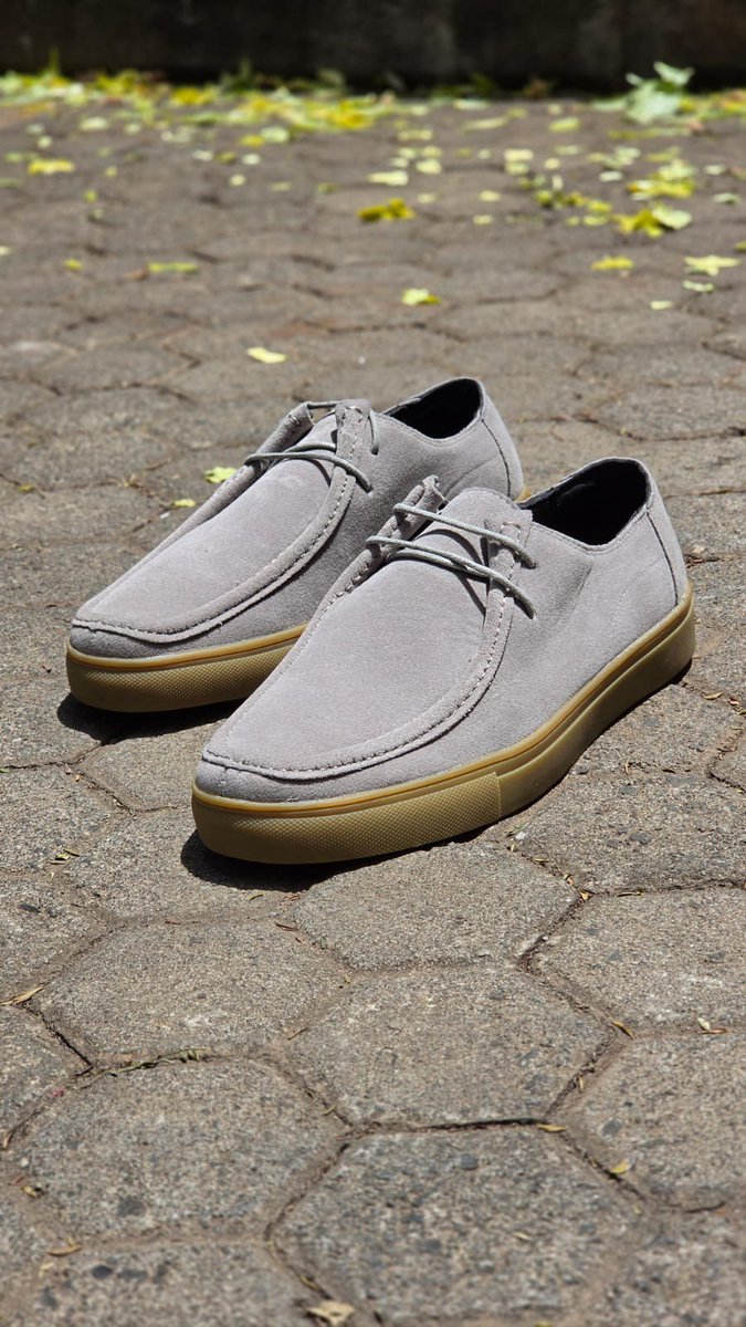 Jezination's tweet photo. 👞 Your everyday fit just found its shoe.
Suede Moc-Toe Casual Shoes 🔥
KSh 2,999
Sizes 41–46
DM to order one https://t.co/jvnm9DqW2v