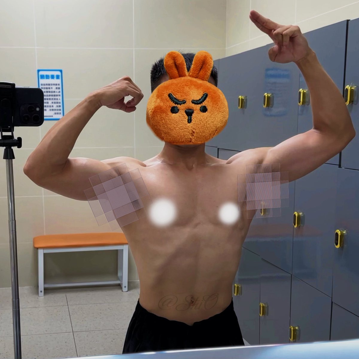 ShiOnotShi0's tweet photo. 哈哈哈哈肌肉兔上身
10月第一练背
（就是擦腚有点辛苦🥹）
#练背日 #肌肉 #前锯肌 #鲨鱼肌 #宙斯之子 https://t.co/mLkzPnSpAb