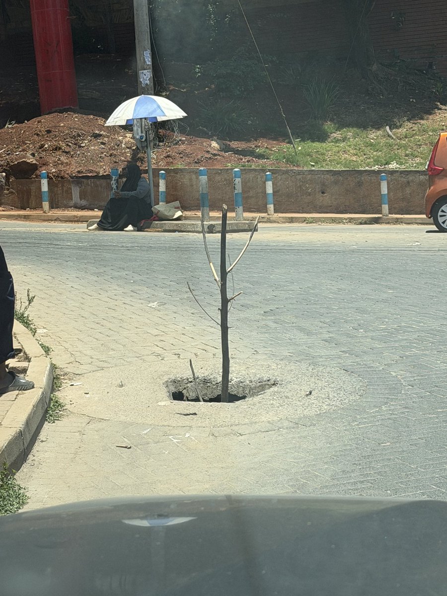Alfayaz11's tweet photo. My brother @MuriraKinoti and your able team @KURAroads and our world class urban visionaries @047County , life is unpredictable. We can accumulate all the wealth, titles and positions, but none of them last forever. One minute you are flaunting your power and the next you are a story of the past. 

What remains is our character, whether we did what was right, the difference we made and what we actually achieved for the people we were entrusted to serve.

That becomes our legacy. I genuinely hope someday you people realise this, wake up and actually go to work instead of simply enjoying taxpayers money. Let people remember you for something good. 

Meanwhile, this manhole on lower Kabete road now begins its fourth month left exactly as it is. Perhaps that and the others left open too will become part of the legacy.

#ReclaimNairobi