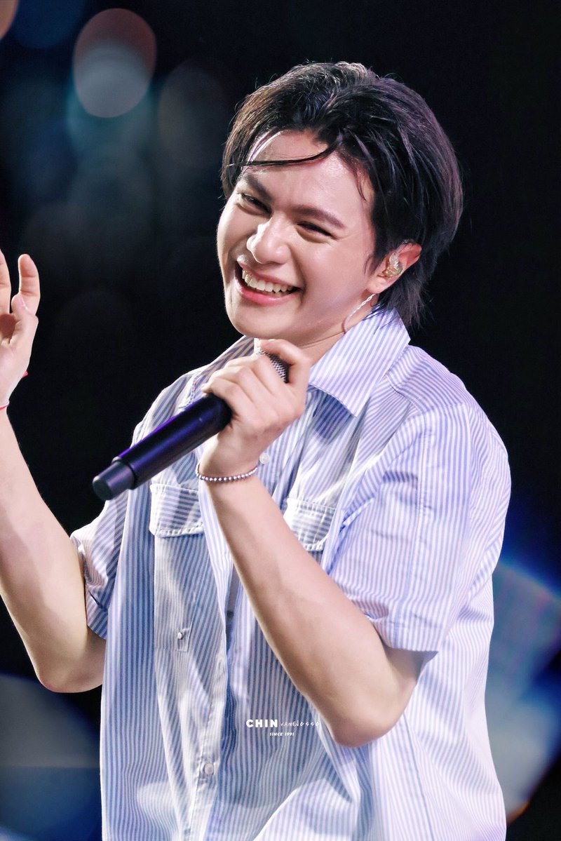 jakraptrv's tweet photo. my ball of sunshine ☀️🫳🏻 @Williamjkp1 

i hope the world be more kinder to you.. you deserve all the good things. hope you always surrounded by people who love you <3 my precious little wingyem! love you so much <3 you deserve all the good things in this world. you’re the most precious and one of kindest actor i ever know. hope you always be happy, bcs happiness looks good on you. keep being you. i love you so much 🥹🤍 hope you’ll succeed in everything you do <3
