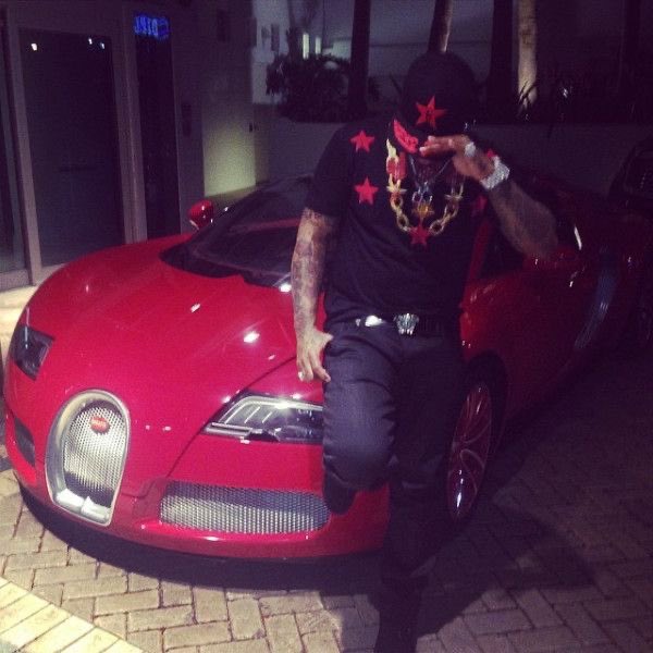 Sound_Scrape's tweet photo. Birdman with his Red Bugatti Veyron (2014) https://t.co/vGZgn29fqV