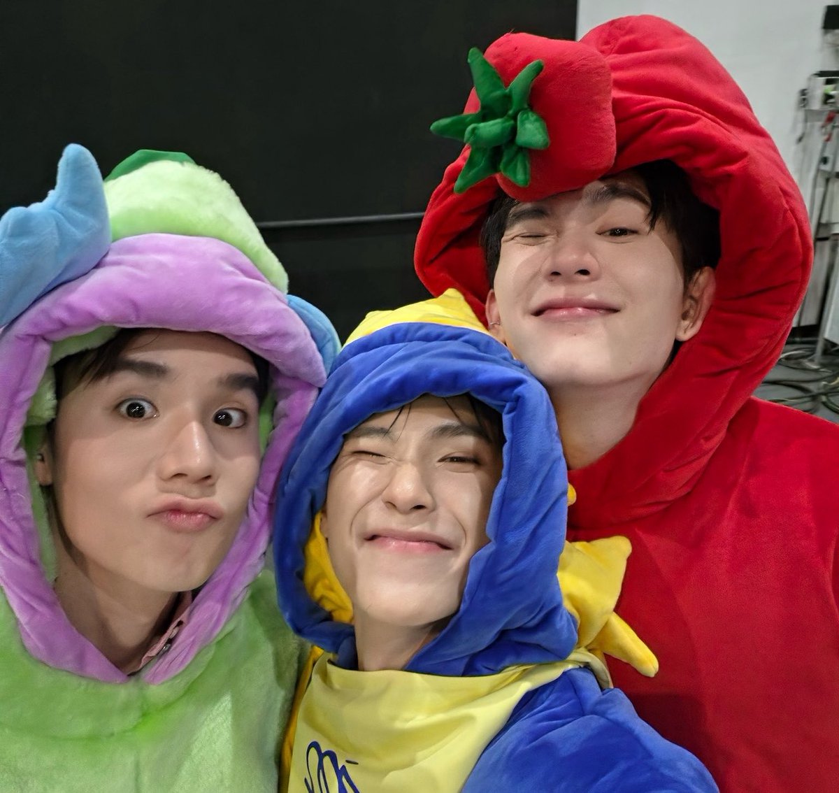muumeoow's tweet photo. มันเหมือนไรขนาดนี้wa gu dresssssss https://t.co/wC9mv7W3ab