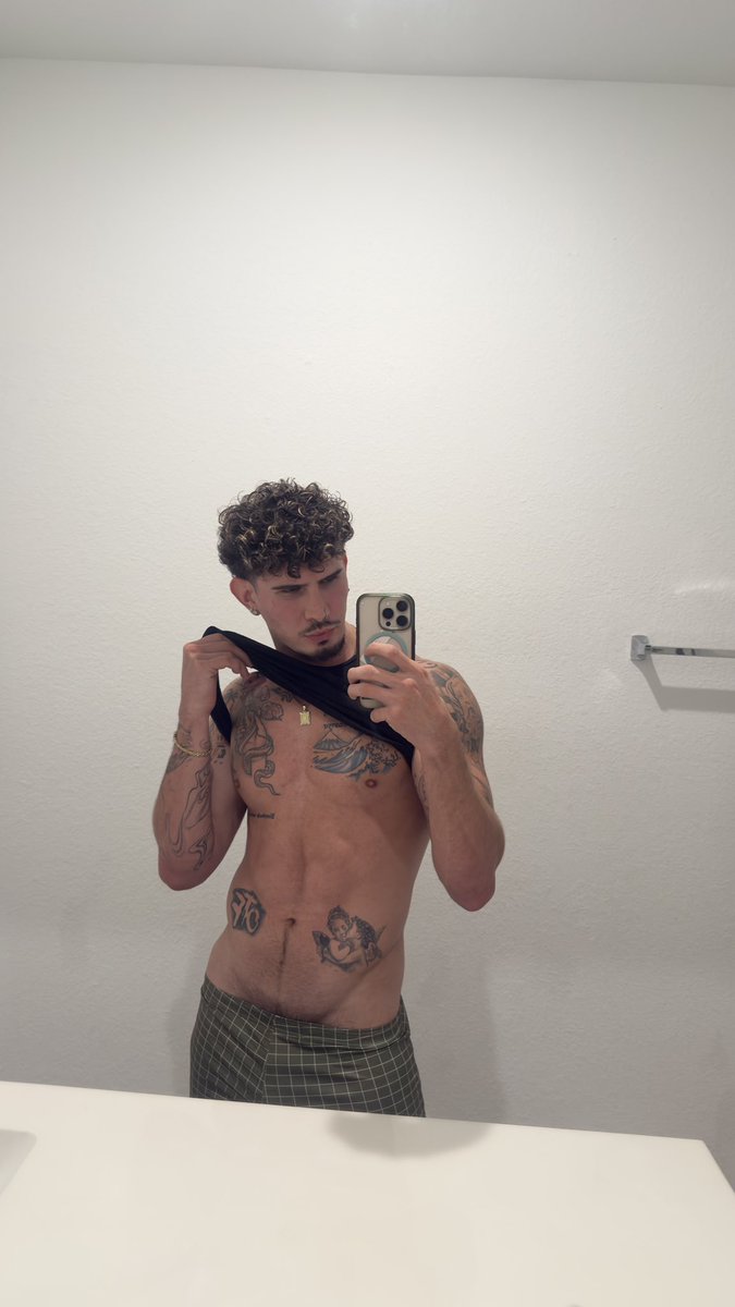 raulbeenit's tweet photo. should i shave ? 🫦 https://t.co/24YQNXOI4G