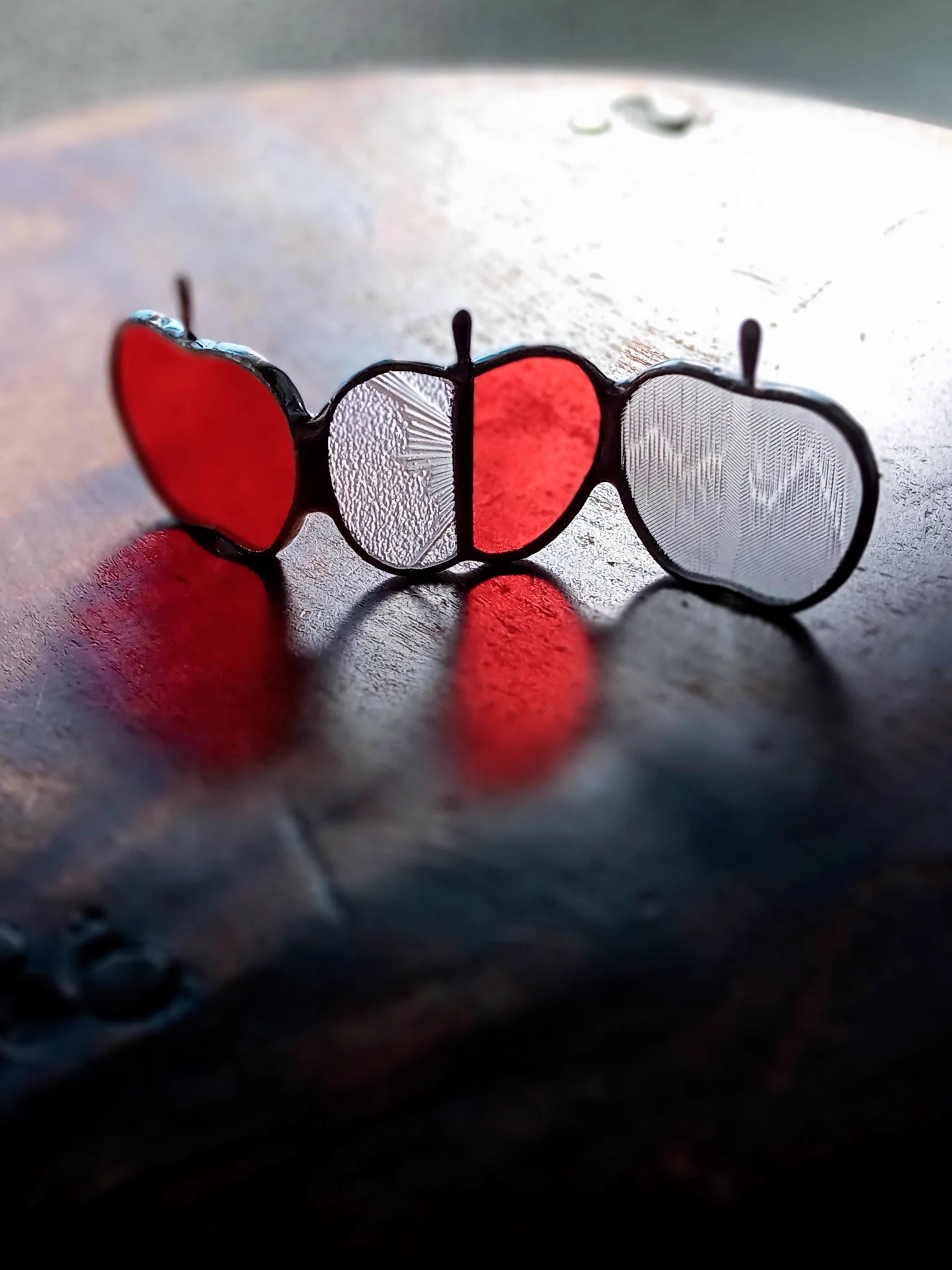 Hacch.stainedglass(絵付け技法✕昭和型板ガラスで作るステンドグラス