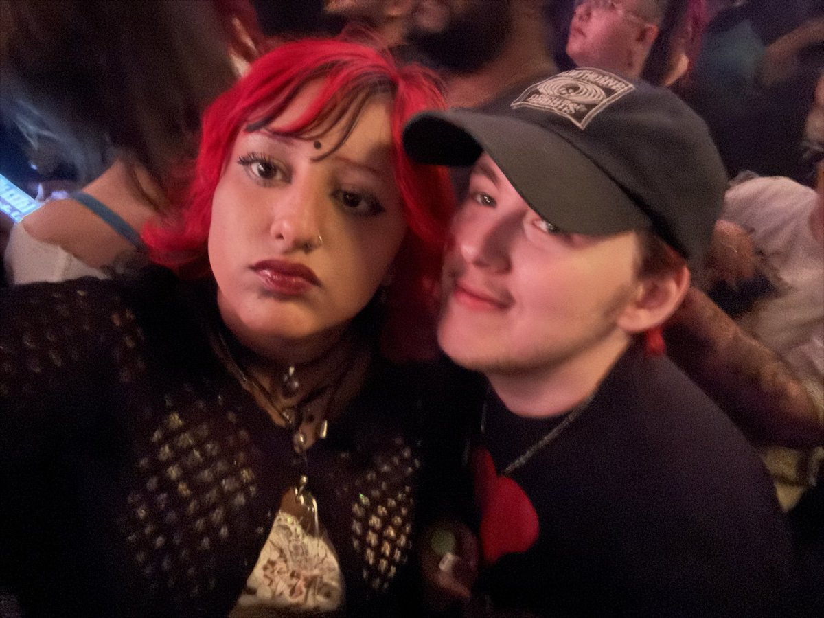 showy0urteeth's tweet photo. lesbian couple that became so butch and so femme that they look like hetslop to the blind eye https://t.co/TL7yW9j1eM